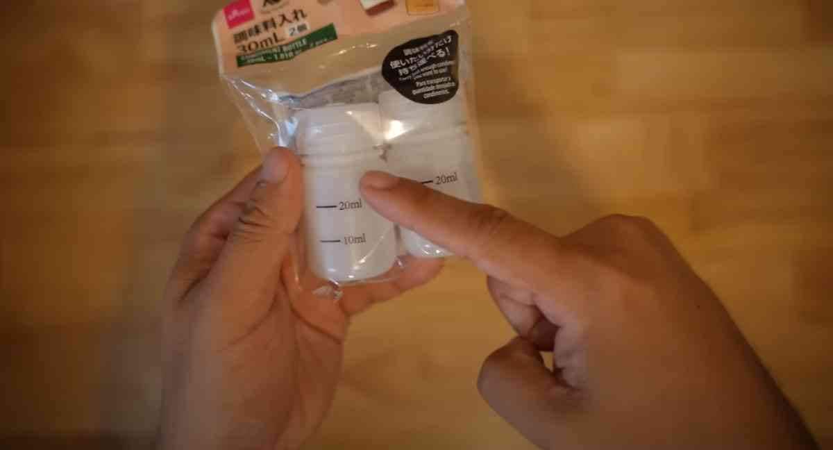 ダイソーの「調味料入れ（30ml）」のパッケージ